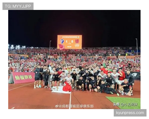 成都蓉城进入赛季后调整期,主力续约与引援同步推进 成都蓉城进入赛季后调整期,主力续约与引援同步推进